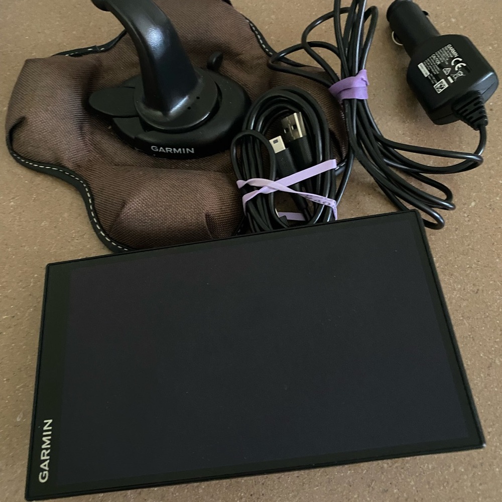 Garmin GPS Navigation System with accessories used great condition.